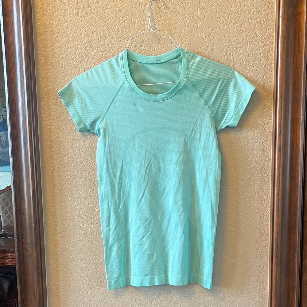 Lululemon Athletica Aqua Short Sleeve Top